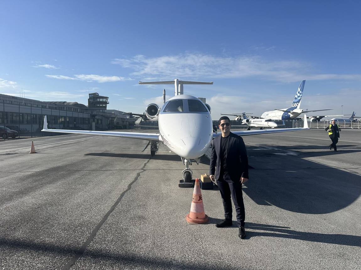 Jet privé sur le tarmac de l'aéroport de Nice — DMOTORS